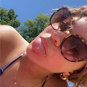 Meet your Posher, Ella